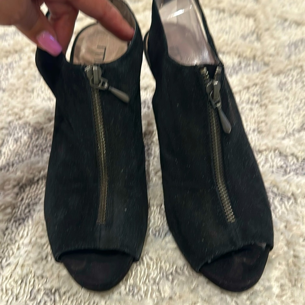 Sexy Peep toe sling back heels with a bit of platform. Veryyy comfortable